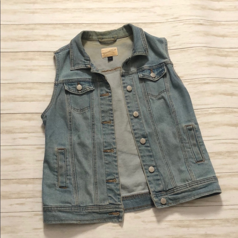 Universal Thread small jean vest